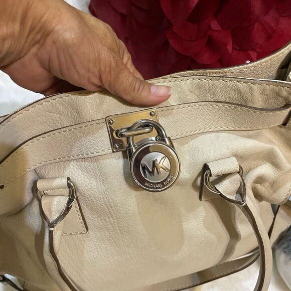 Michael Kors large wallet - Picture 3 of 15